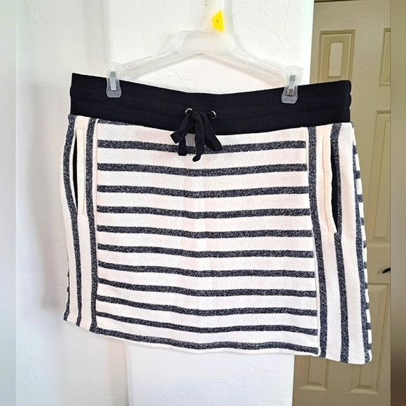 Jones New York Striped Black and White Terry Skort Size Large - Picture 2 of 9